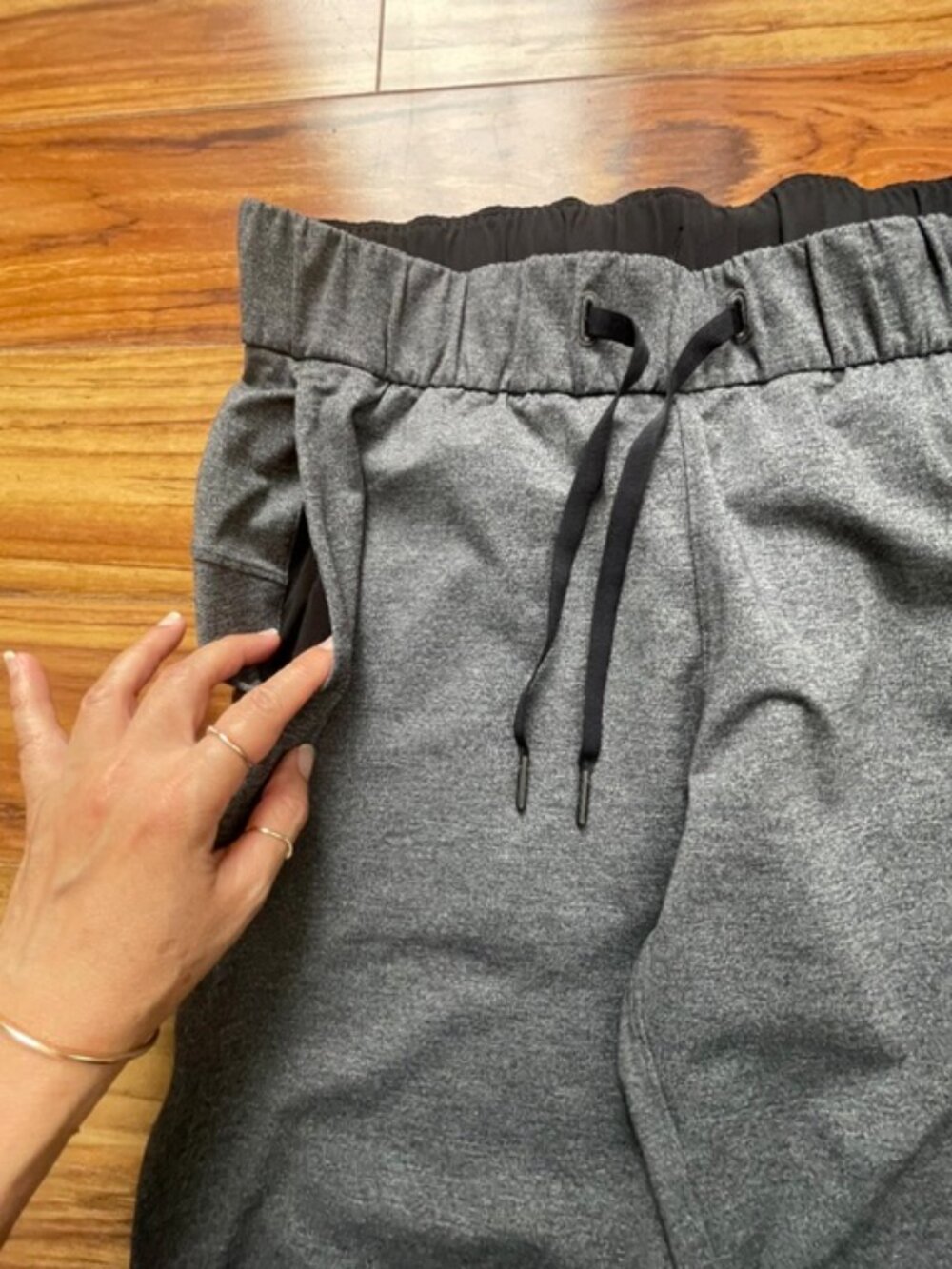 Lululemon Women's High-Rise On the Fly Capri Pants, Gray, Size 6 - Picture 6 of 7